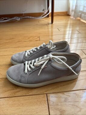 Ecco Women’s Gray Suede Sneakers